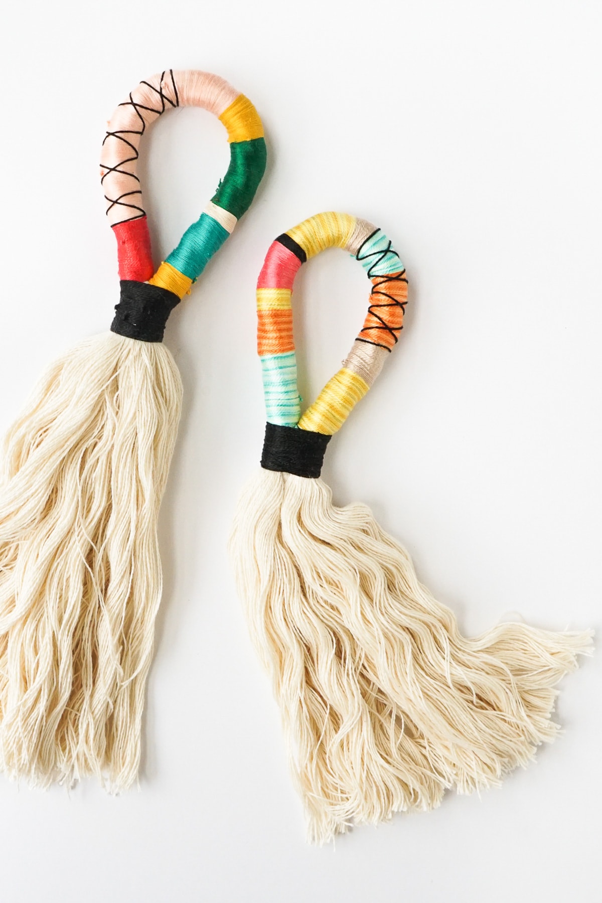 DIY Door Handle Tassels by Ashley Rose of Sugar & Cloth, a top lifestyle blog in Houston, Texas #DIY #door #tassels #fringe #colorful #doorhandle #homedecor #simple #rope #diyhomedecor