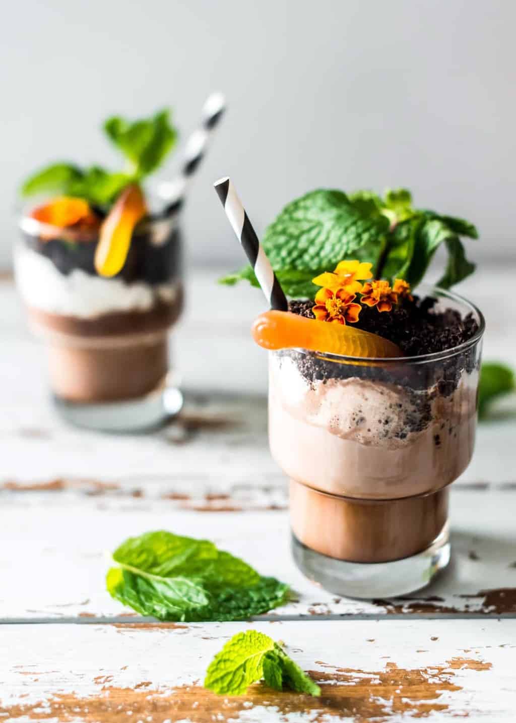 photo of two dirt cup cocktails as an easy dirt dessert recipe