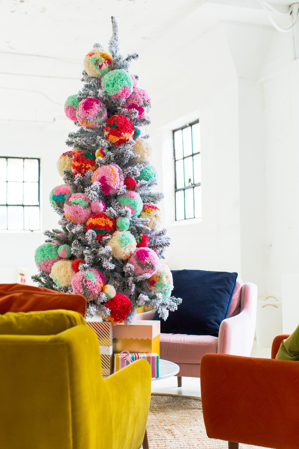 Opfattelse vidnesbyrd Opmærksomhed Our Studio Seating Area + How We Decorated for Christmas! — Sugar & Cloth