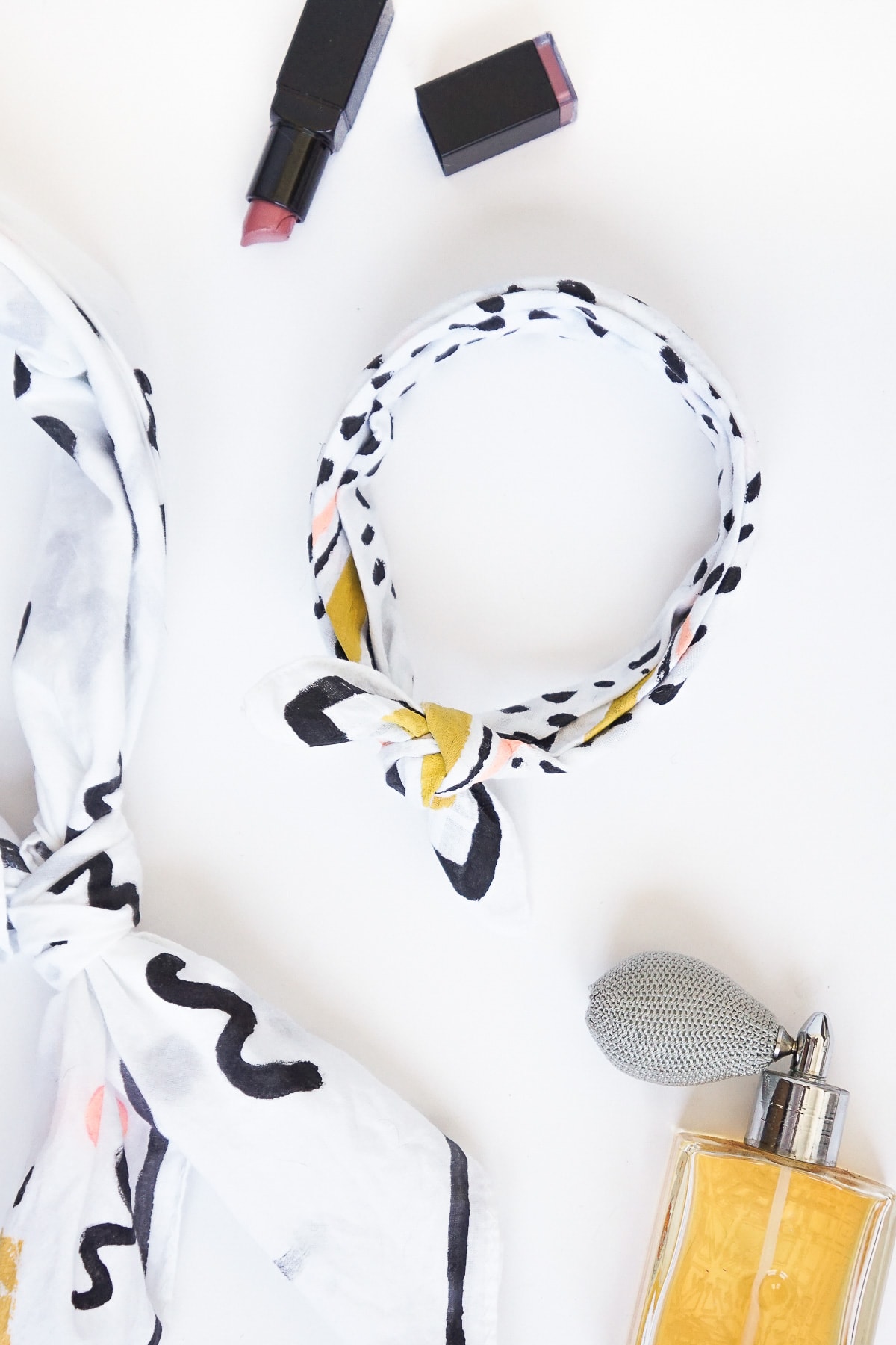 Patterned DIY No-sew Neckerchief by top Houston lifestyle blogger Ashley Rose of Sugar and Cloth