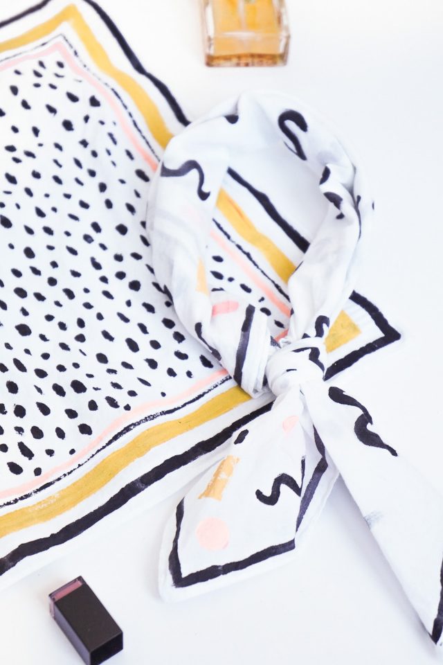 How to Make a Patterned DIY No Sew Neckerchief