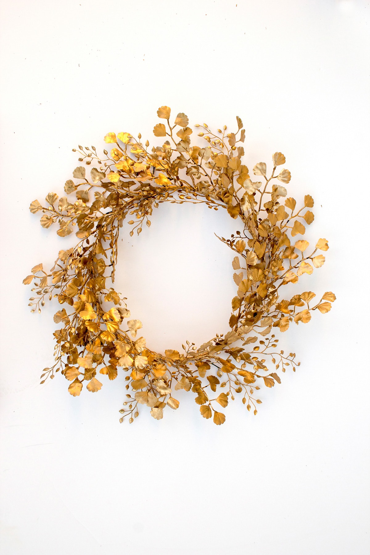 Easy DIY Gold Wreath And Garland Sugar & Cloth Decor