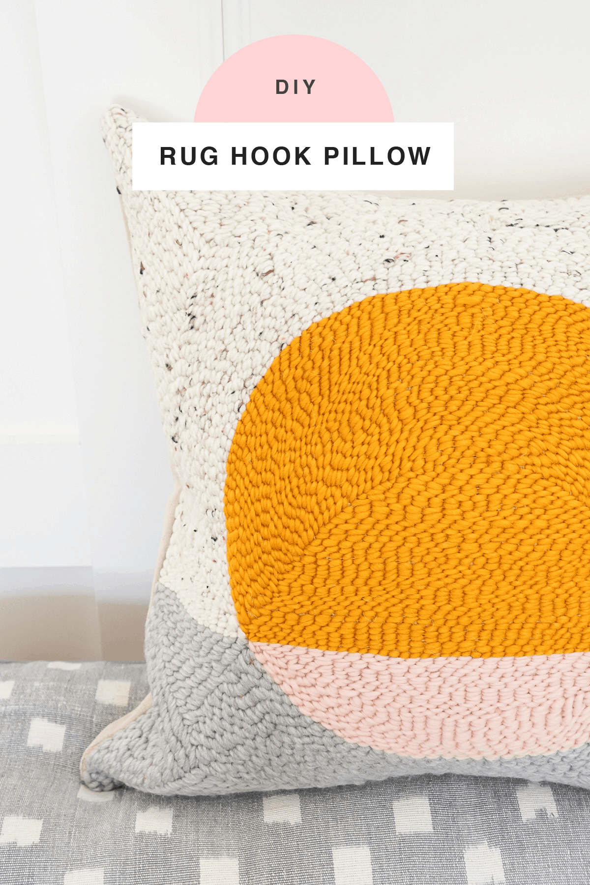 DIY Rug Hook Pillow by top Houston lifestyle blogger Ashley Rose of Sugar and Cloth #rughook #diy #poillow #craft #diypillow #doityourself #pillowcase #homedecor #diydecor