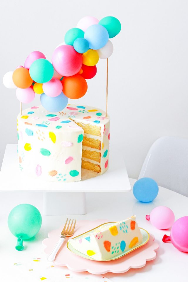 DIY Balloon Cake Topper by top Houston lifestyle Blogger Ashley Rose of Sugar & Cloth - DIY DECOR #DIY #decor #balloon #balloongarland #party #celebrate #birthday #garland #diydecor