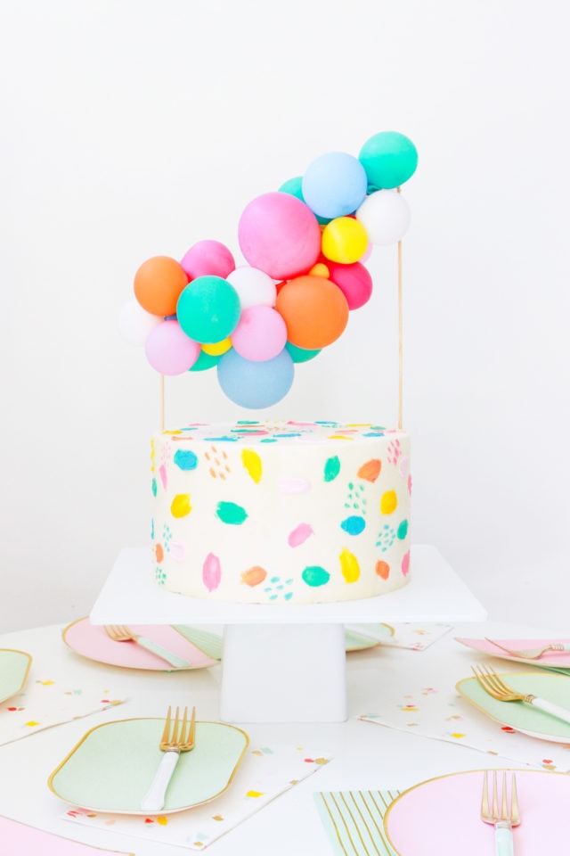 DIY Balloon Garland Cake Topper by top Houston lifestyle Blogger Ashley Rose of Sugar & Cloth - DIY DECOR #DIY #decor #balloon #balloongarland #party #celebrate #birthday #garland #diydecor