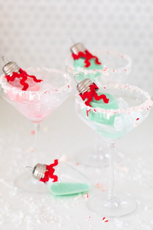 christmas party cocktail idea! How to Make an Easy Christmas Cocktails in Ornaments by top Houston lifestyle blogger Ashley Rose of Sugar & Cloth #christmas #cocktail #easy #ideas #holidays #winter #ornament #decor #recipe