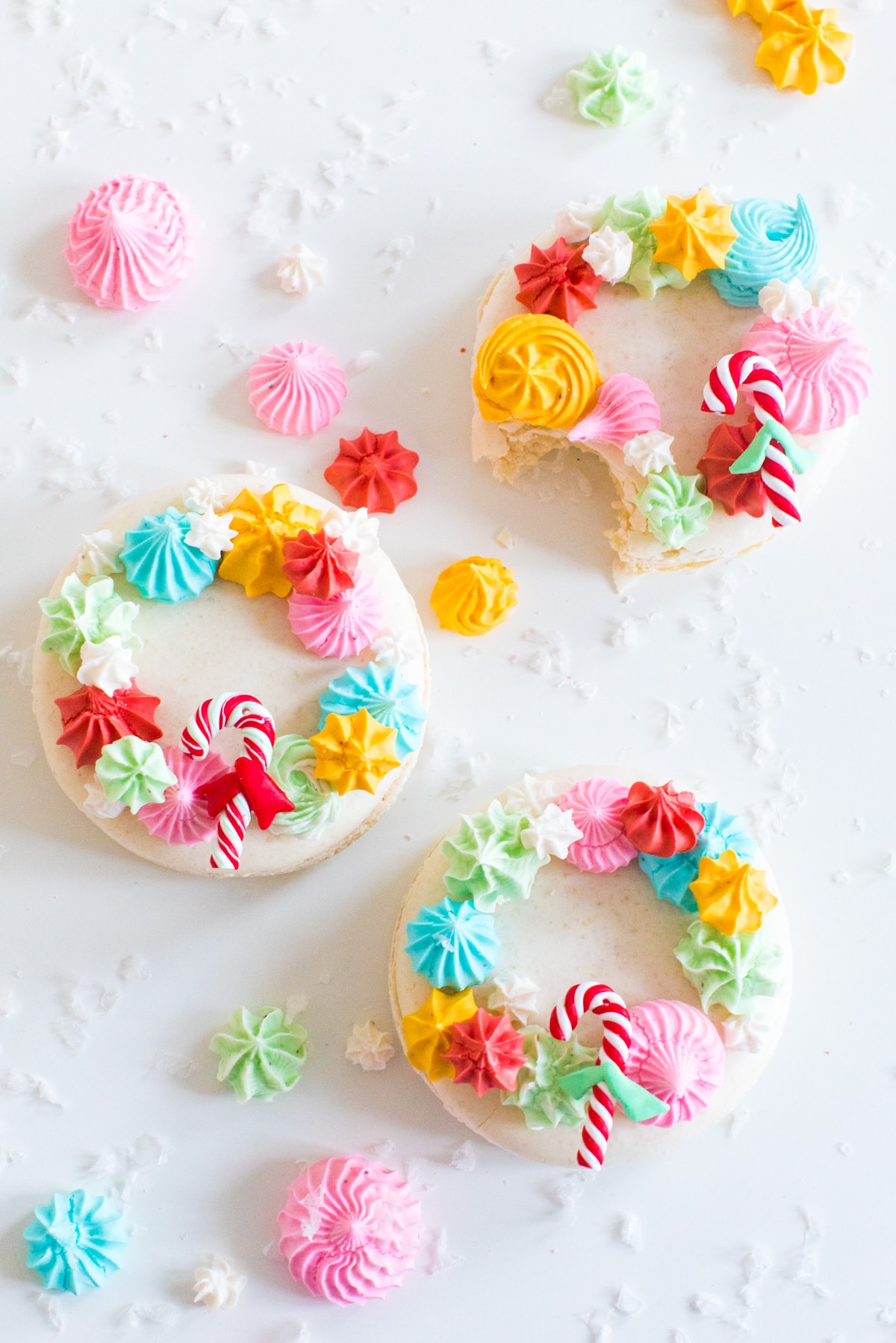 christmas macarons! How to Make Holiday Wreath Meringue Macarons by top Houston lifestyle blogger Ashley Rose of Sugar & Cloth #holiday #cookies #meringues #wreath #christmas #ideas