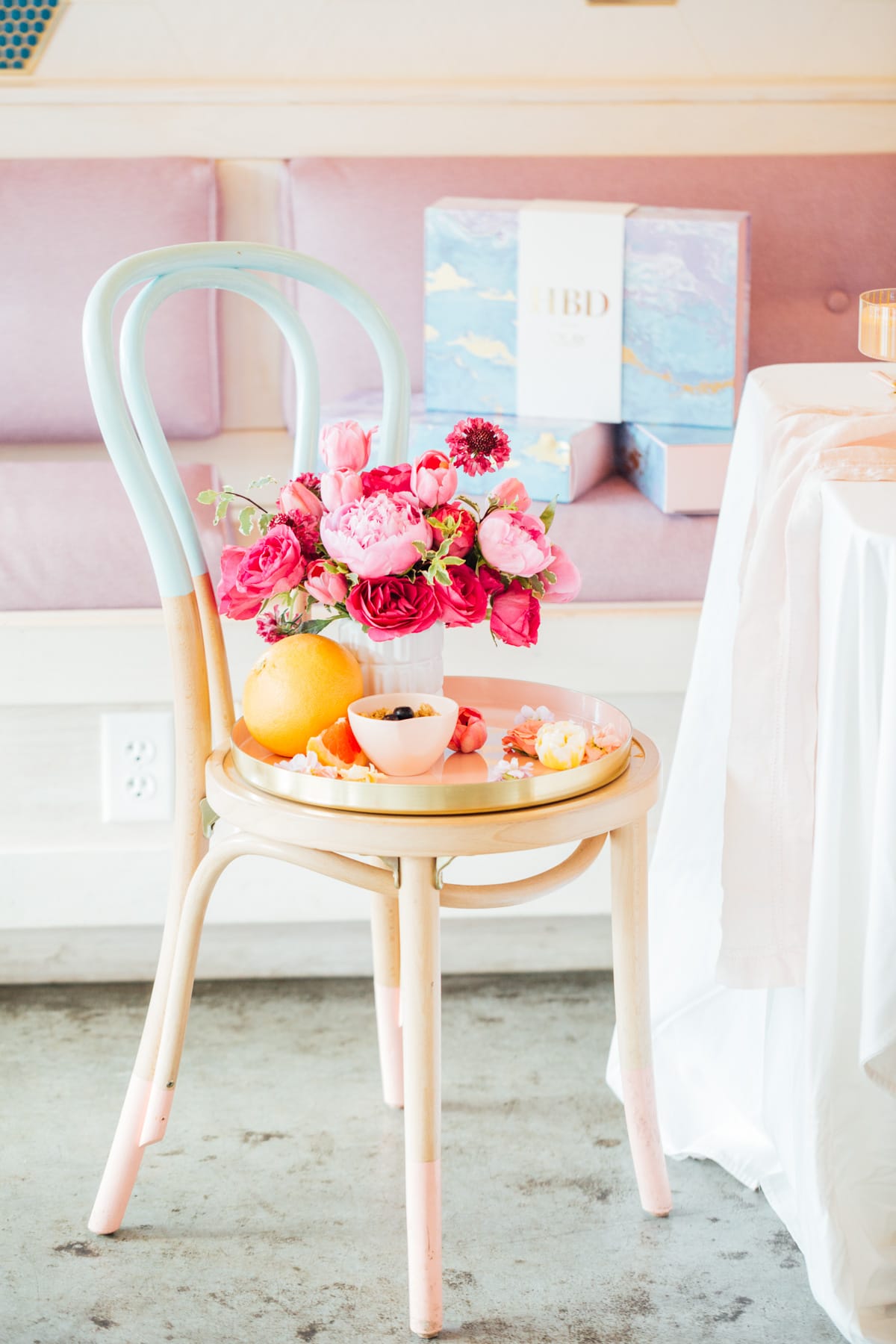Spring flower ideas - A Perfectly Pastel Easter Table Idea by top Houston lifestyle blogger Ashley Rose of Sugar & Cloth #diy #tablescape #ideas #easter #pastel #party #decorations #brunch #bridalshower #bridal #shower #baby