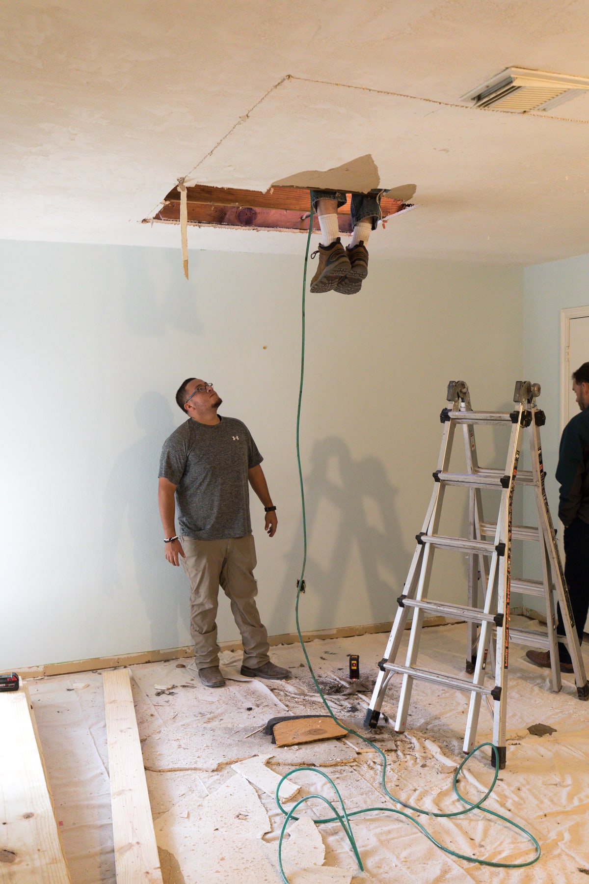 installing Velux skylights in the guest bedroom - Sugar & Cloth Casa: Before & After of Installing Skylights in The New House