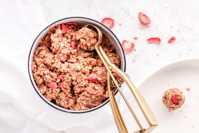 No Bake Strawberry Almond Energy Bites for healthy snack ideas