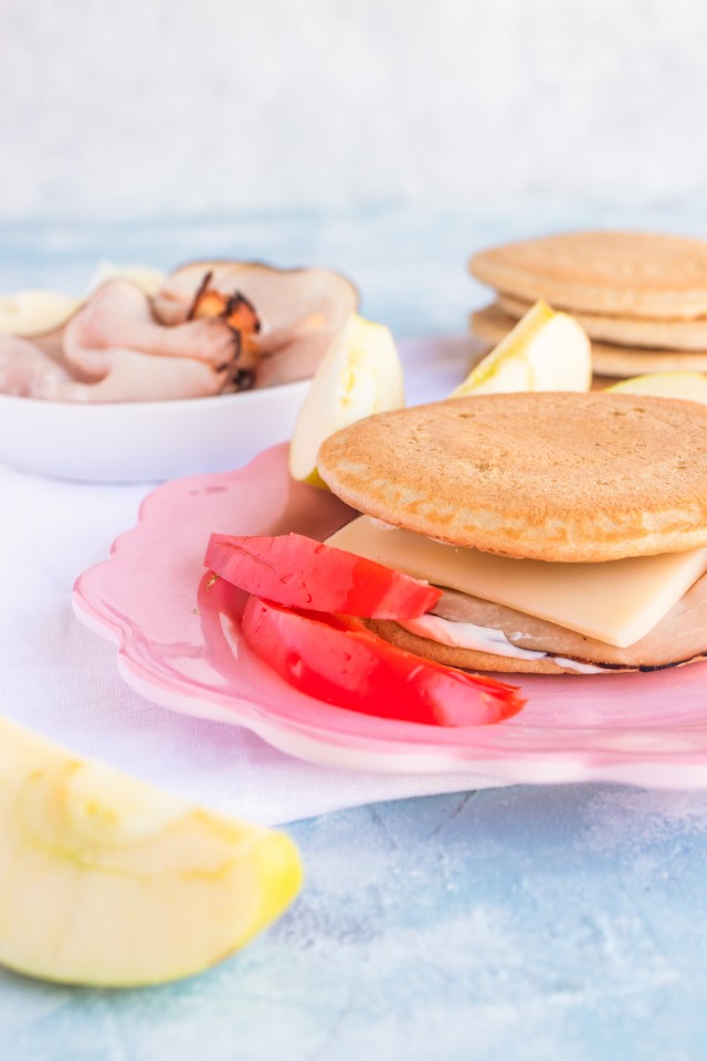 Pancake Sandwiches Recipe for healthy lunch ideas for kids by Sugar & Cloth