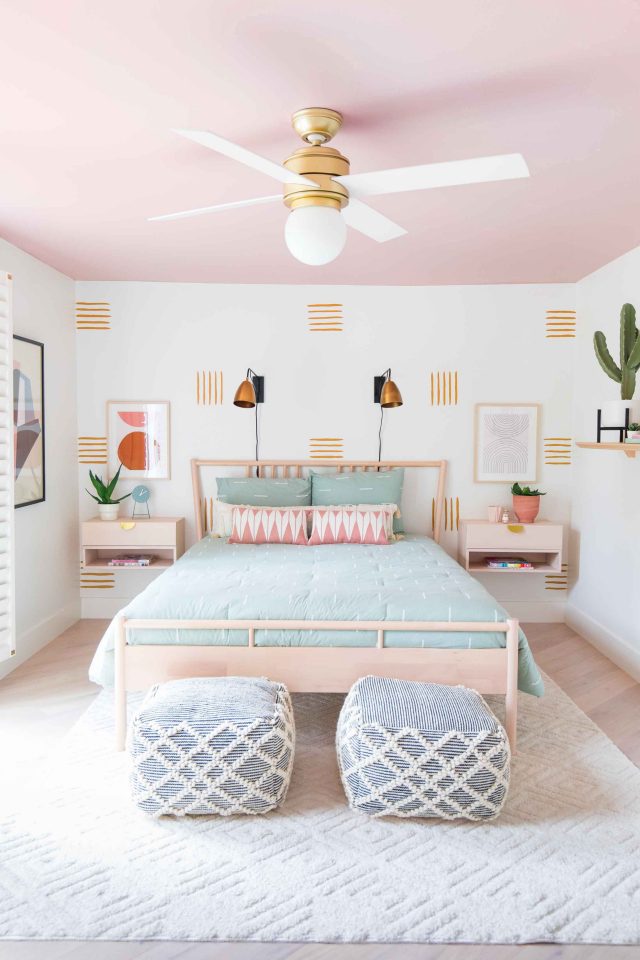 Want to know how to paint an accent wall thats simple and still packs a statement? I'm sharing the how to for our guest bedroom makeover and statement wall and it's so easy to do! by top Houston lifestyle blogger Ashley Rose of Sugar & Cloth #design #interiors #decor #homedecor #makeover