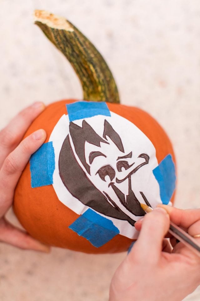 photo of how to use pumpkin stencils