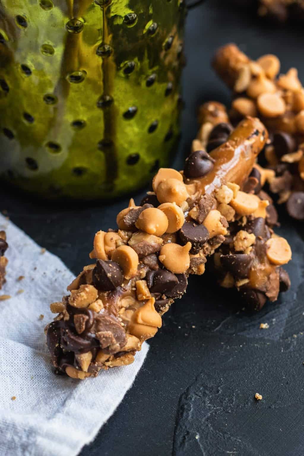 gourmet-snacks-chocolate-dipped-pretzels-candy-apples-recipe