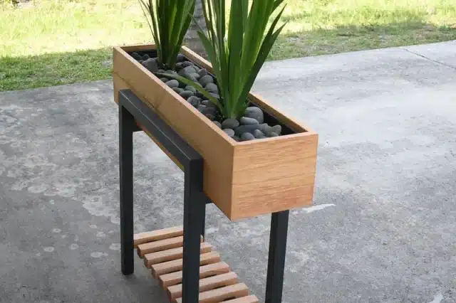 Raised Planter Box by Instructables