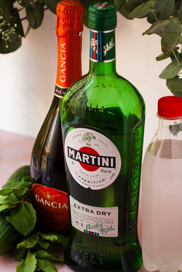 cocktails with martini - ingredients needed to make a martini spritz