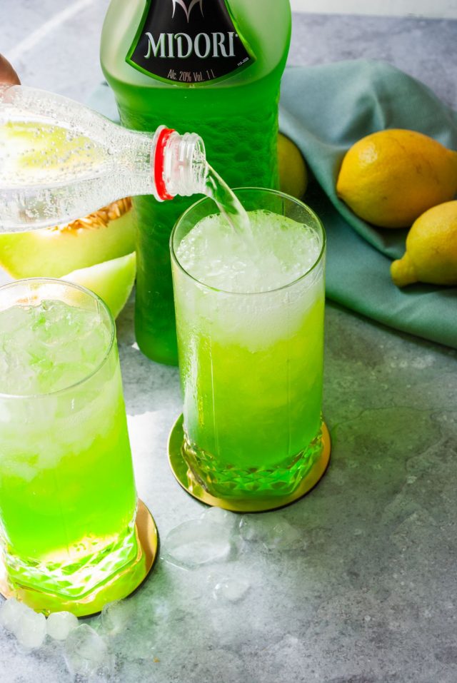 midori sour recipe - splashing soda on the midori sour drink