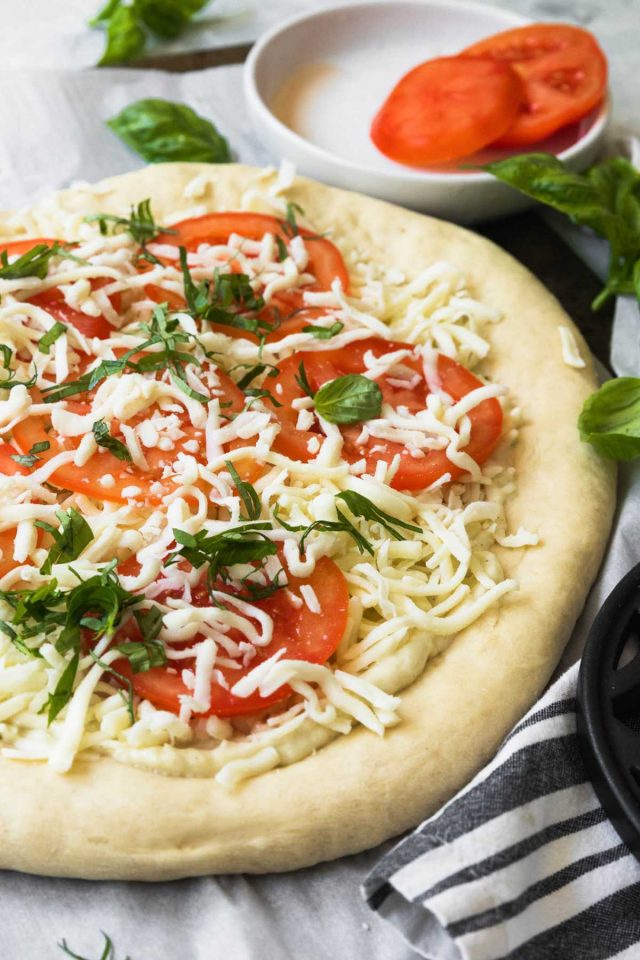 what is on white pizza - nonbaked white pizza with toppings