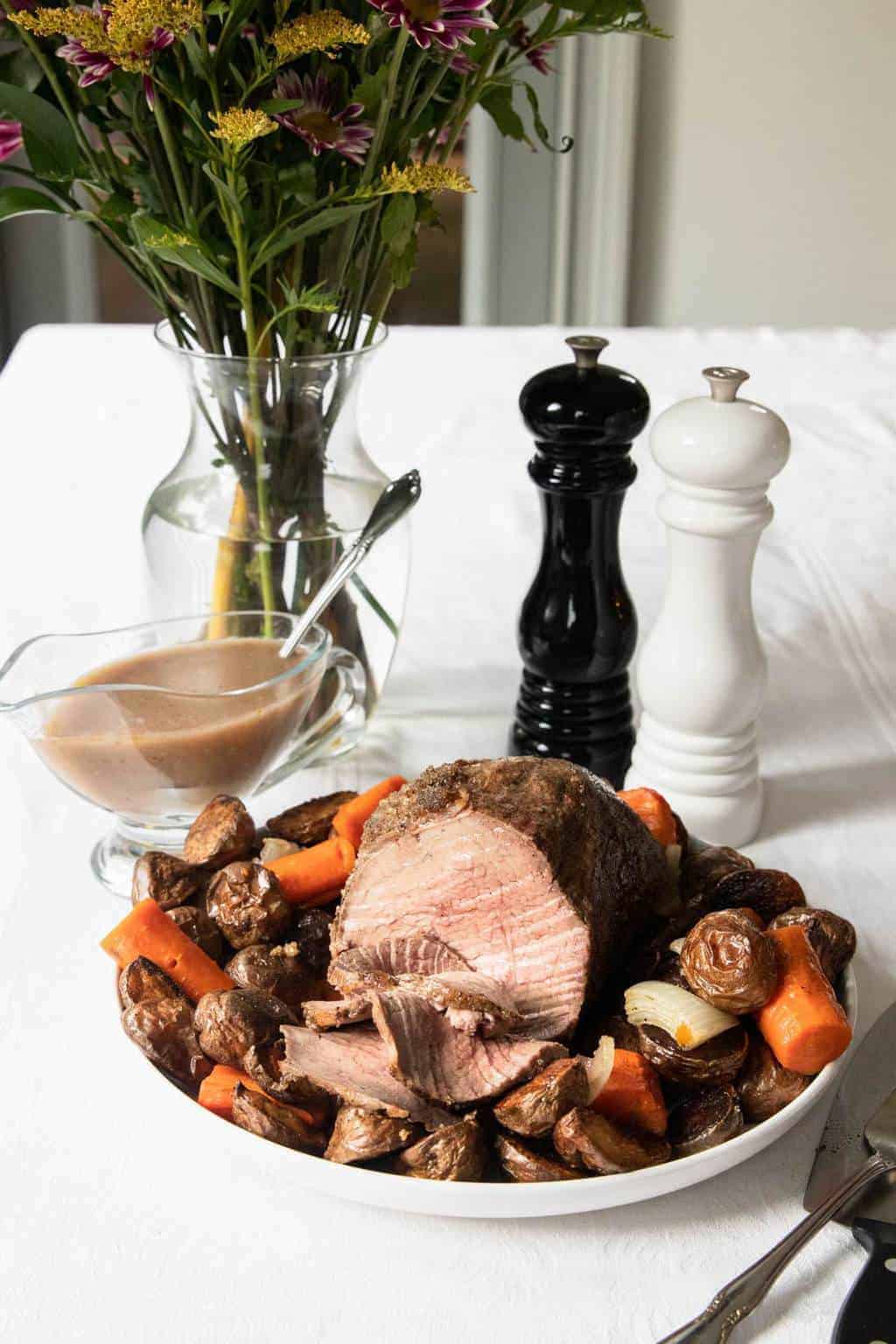 how to make roast beef - a shot of roasted beef, gravy and spices
