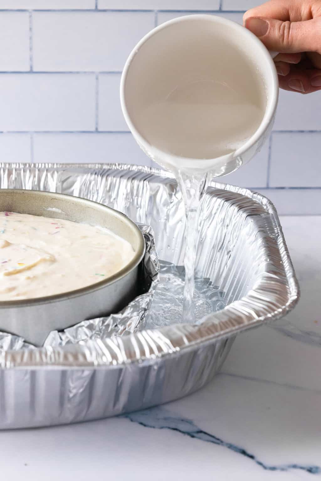 birthday cheesecake - photo of how to make a water bath