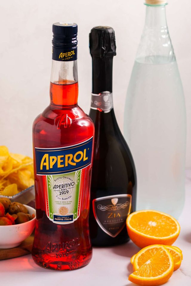 aperol spritz cocktail - ingredients used to make cocktail
