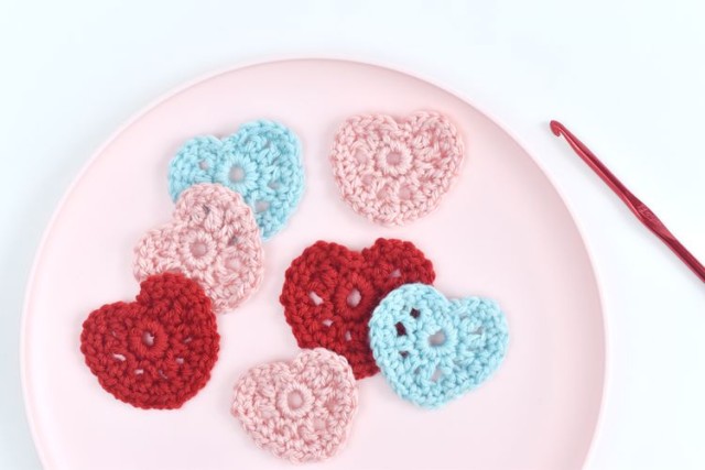 DIY crochet hears for diy valentines gifts
