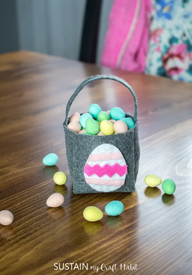 Adorable No-Sew Felt Easter Basket (with Template)