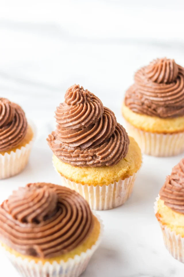 Easy Bisquick Cupcakes for bisquick dessert ideas