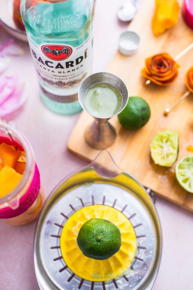 Feshly squeeze lime for the daiquiri drink