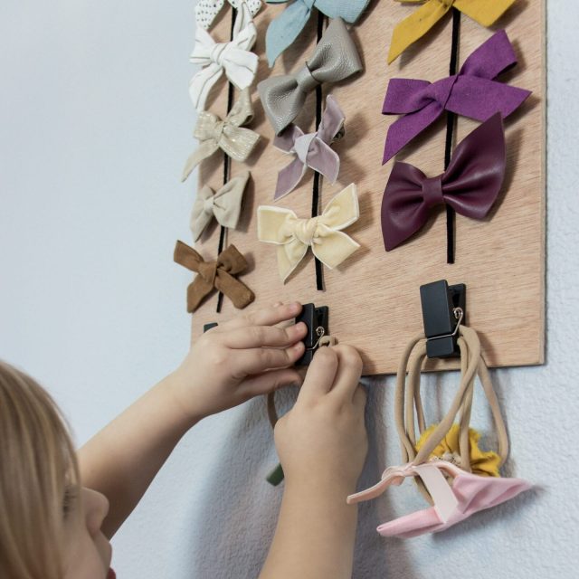 11 Pretty and Creative Bow Holder DIY Ideas