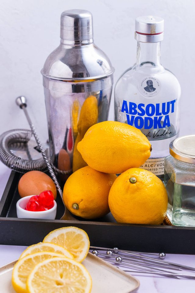 ingredients needed to make the Vodka sour cocktail