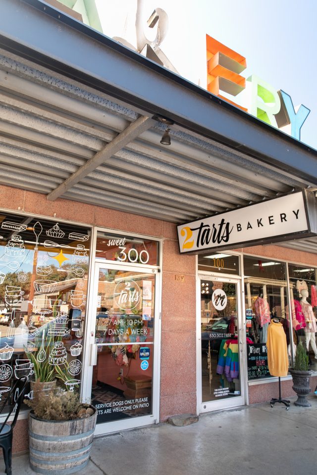 photo of 2Tarts Bakery in New Braunfels, Texas by Ashley Rose of Sugar & Cloth