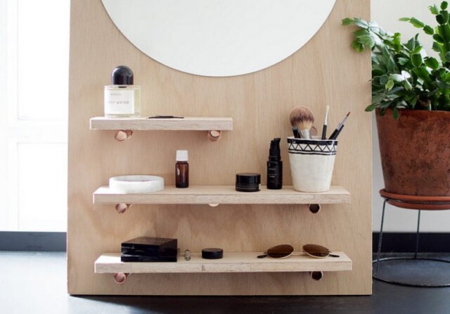  DIY Pine Makeup Vanity