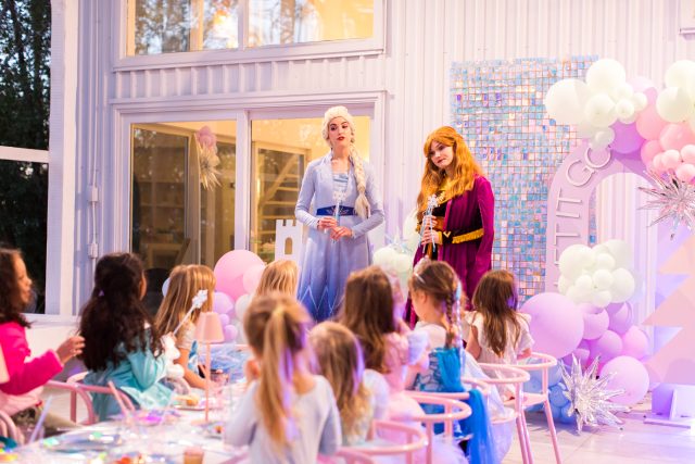 Elsa and Anna from Frozen Guest Appearance