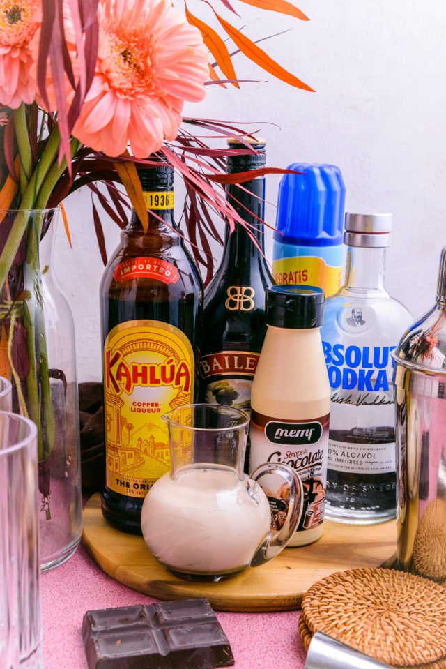 ingredients needed to make the Mudslide cocktail