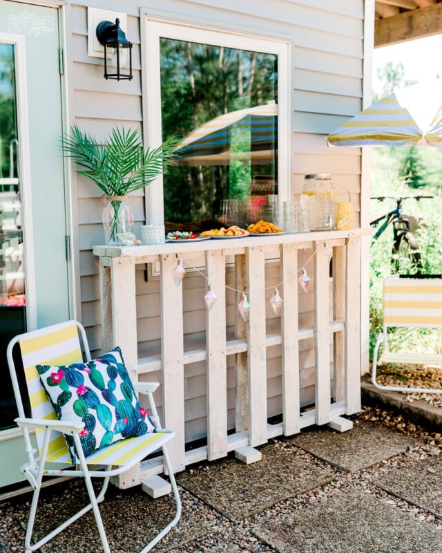 How to Build an Easy DIY Pallet Bar