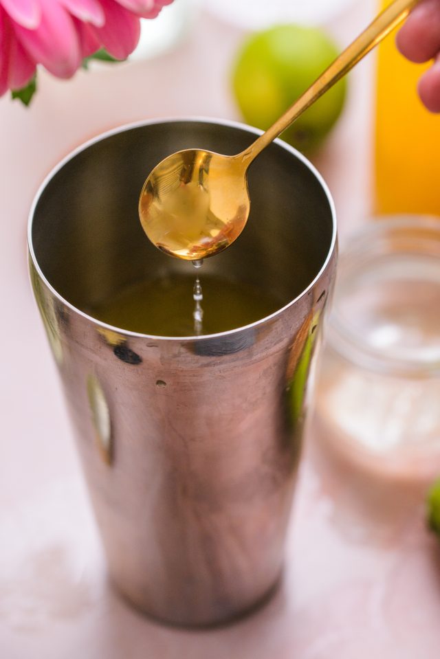 Use simple syrup to sweet a gin and juice recipe