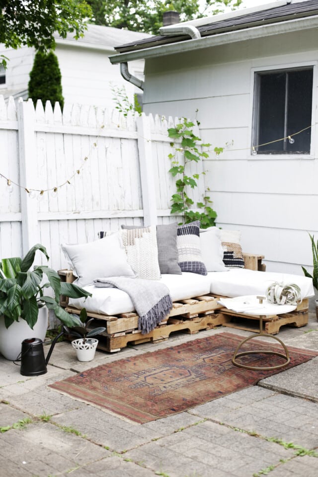 How to Make a Couch Out of Pallets