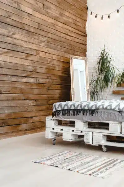 How To Create An Amazing, Gorgeous DIY Pallet Wall – For Free!