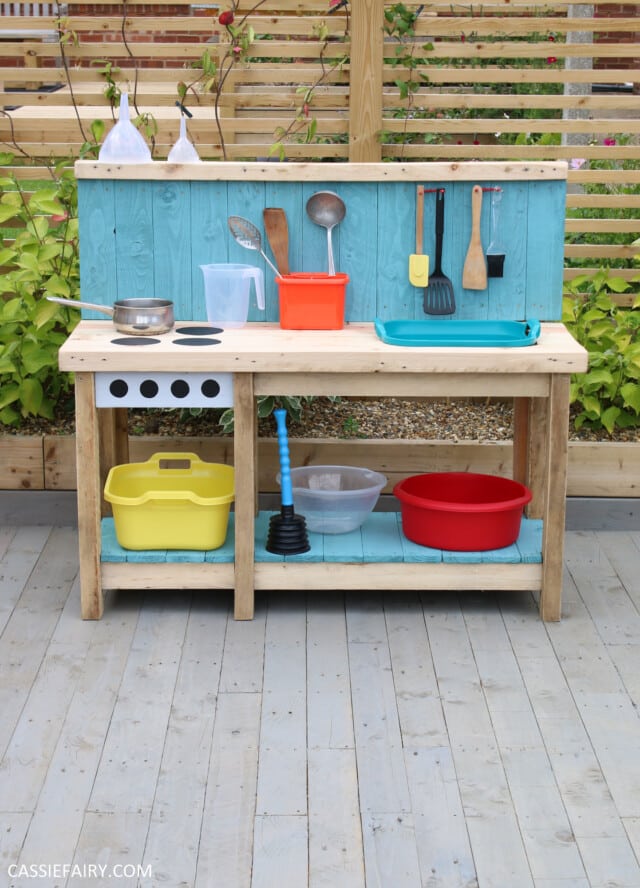 Outdoor Mud Kitchen from Pallet Wood for pallet wood project ideas