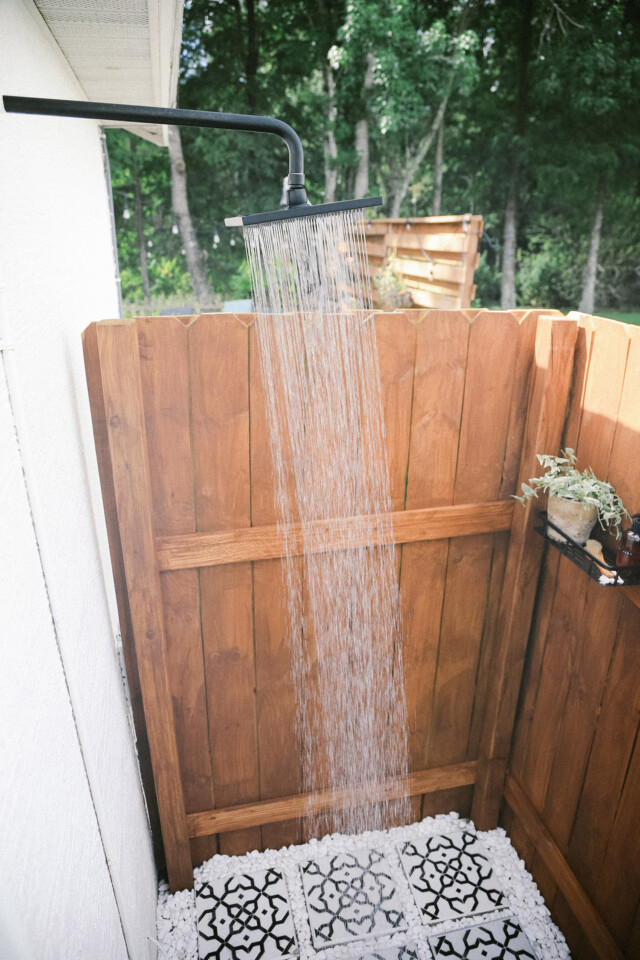 DIY Outdoor Shower Ideas on a Budget for the Ultimate Backyard Oasis