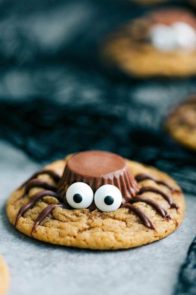 Peanut Butter Spider Cookies for halloween dessert ideas