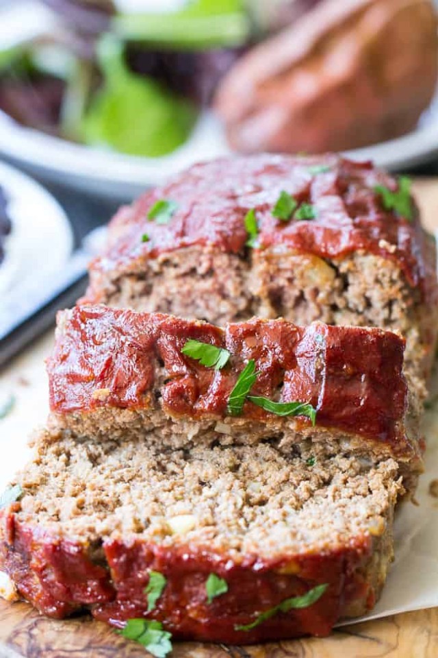 Whole30 Paleo Meatloaf {with Whole30 Ketchup!}
