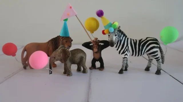 Party Hats for Toy Animals: DIY Cake Topper 