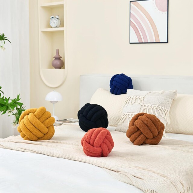 Amazon Knot Pillow