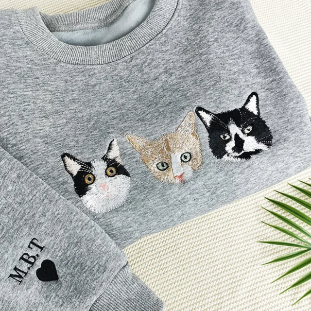 Custom Embroidery Cat Sweater as gifts for cat lovers