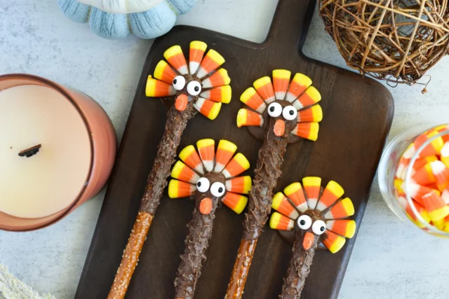 Thanksgiving Turkey Pretzel Rods