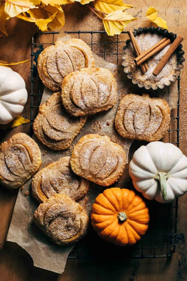 Mini Pumpkin Hand Pies for Thanksgiving desserts recipes