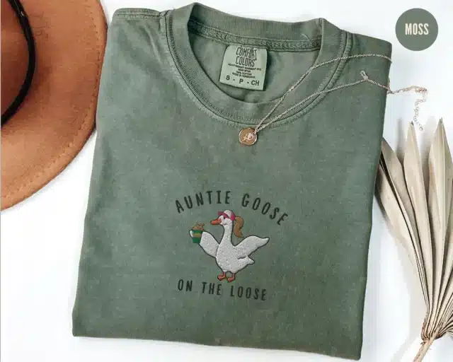 Auntie Goose on the Loose Shirt for gifts for aunts