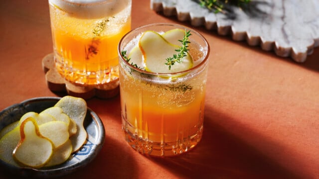Spiced pear spritz for best thanksgiving drinks
